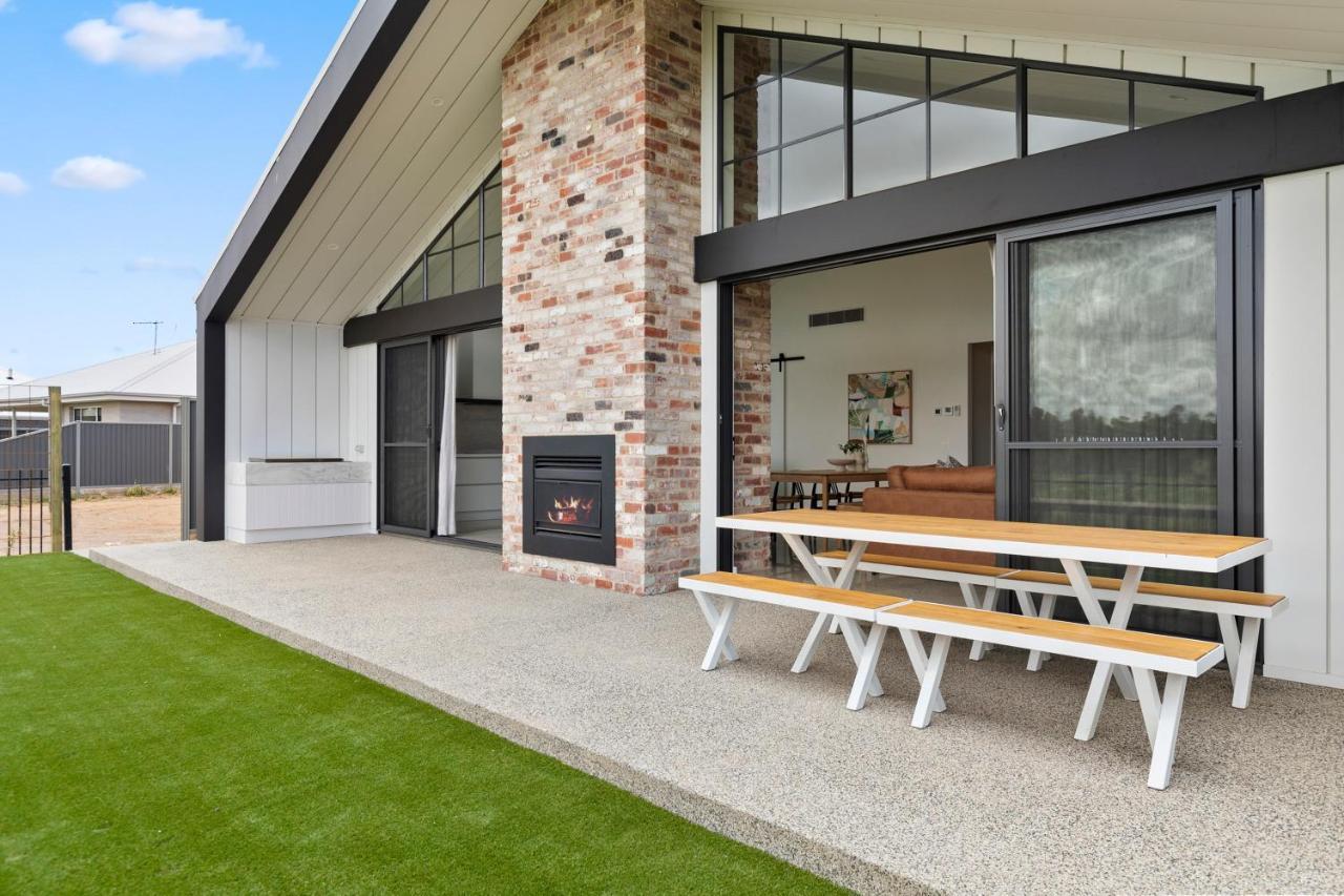 Golf Fronted Getaway Silverwoods Villa Yarrawonga Exterior photo